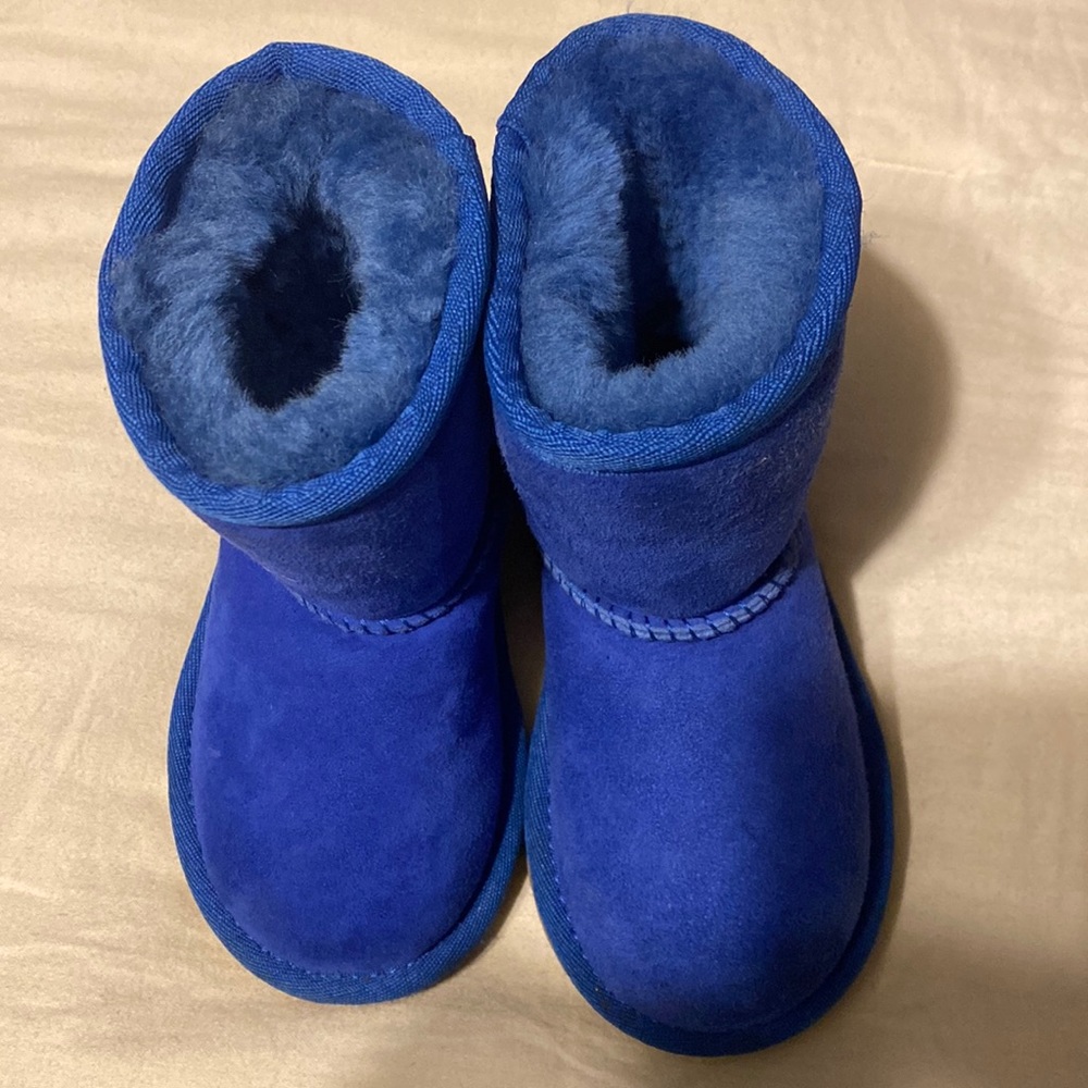 Toddler sized uggs